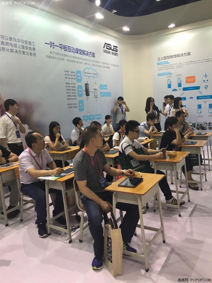 聚焦在线教育展:华硕一对一平板互动(图1) 聚焦在线教育展:华硕一对一平板互动
