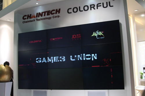 “GAMES UNION”游戏联盟于6月2号下午1点半在南港馆4F L0128展位举行，七彩虹板卡事业部业务总经理罗威和台湾承启科技发言人周子安先生为“GAMES UNION”签约合作仪式致辞。同时请到了京东品牌战略合作与发展总经理汪延领先生以及御龙在天游戏运营负责人杜雄勇先生到场致辞。