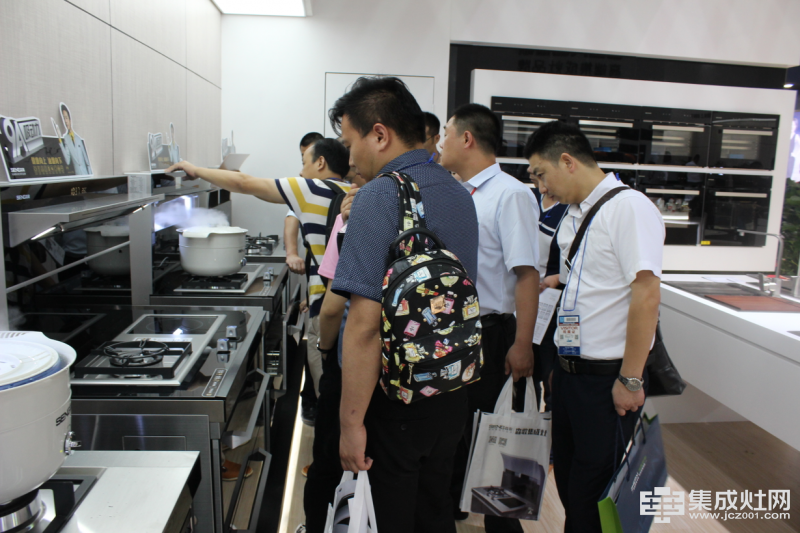 森歌集成灶亮相上海展势不可挡(图8) 森歌集成灶亮相上海展势不可挡