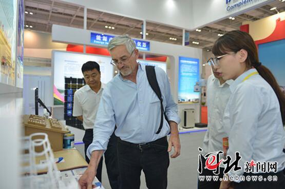 中东欧国家省州产业合作展上河北企业忙推介(图2)