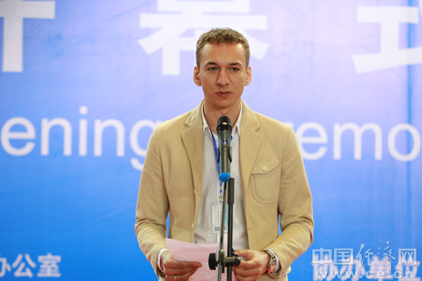 2016中国国际食品安全与创新技术展(图3) 由国务院食品安全委员会办公室指导,经济日报社主办,中国经济网承办的2016中国国际食品安全与创新技术展览会6月20日上午在北京中国国际展览中心开幕。图为开幕式现场。(中国经济网记者 裴小阁 摄)