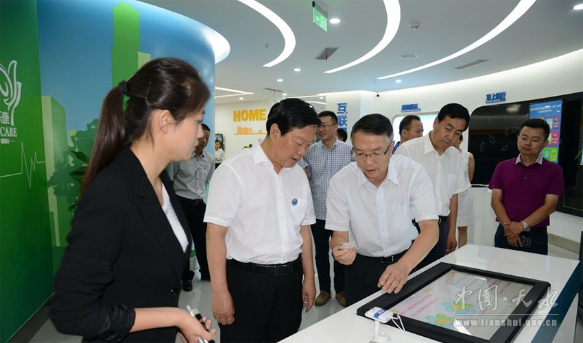甘肃万维公司智慧城市展厅杨维俊进行考察(图2)