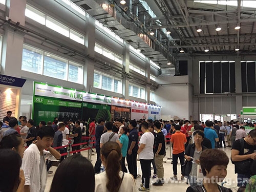 上海国际照明展首日盛况大图轮播(图1)