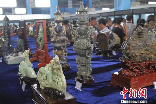 第十一届中国?阜新玛瑙博览会9月8日揭幕　沈殿成　摄